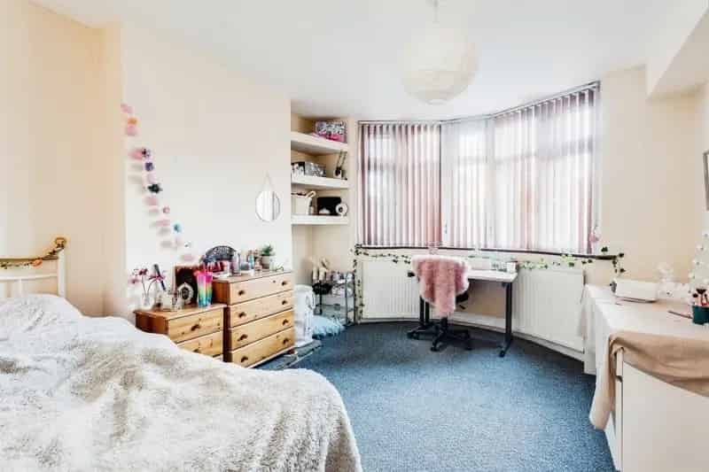 Six Bedroom HMO Detached House with Driveway Parking and Garden
