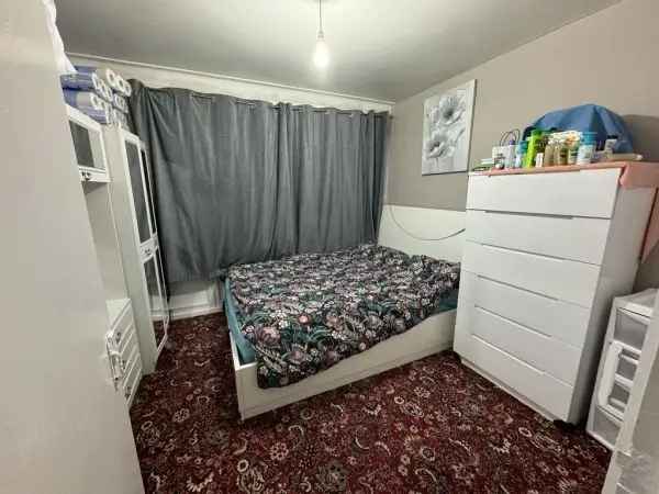 Flat For Rent in Southend-on-Sea, England