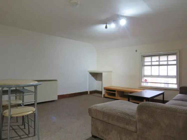 Studio Flat for Sale in Bedford - Ideal First Home or Investment