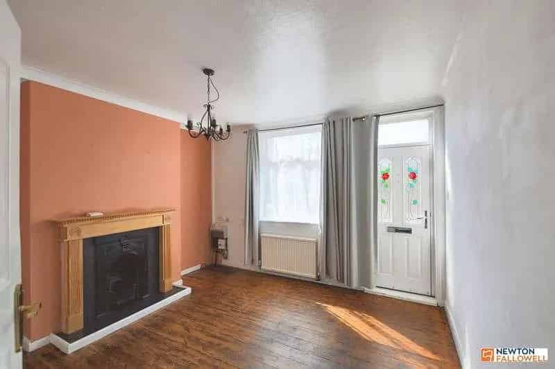 2 bed house for sale