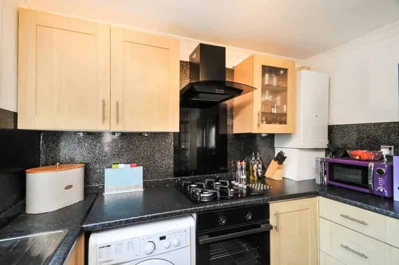 2 Bedroom Flat for Sale Harewood Road