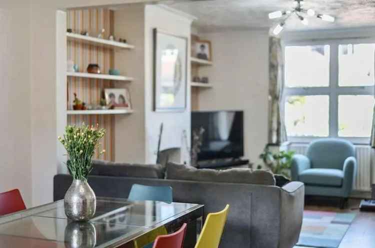 4 Bed Detached House with Large Garden and Studio