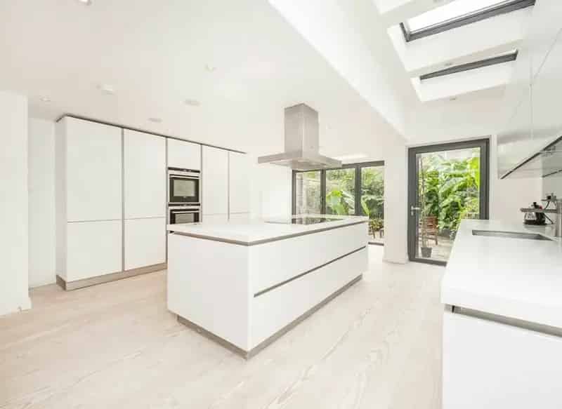 Five Bedroom House in Clapham - Family Home with Garden