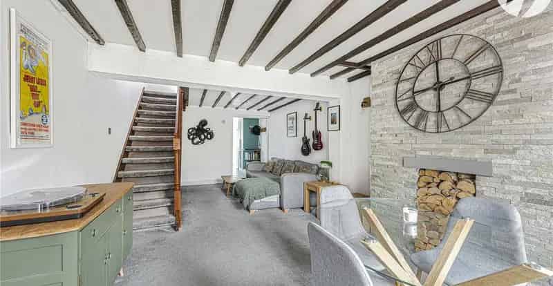 2 Bedroom Cottage for Sale Stone