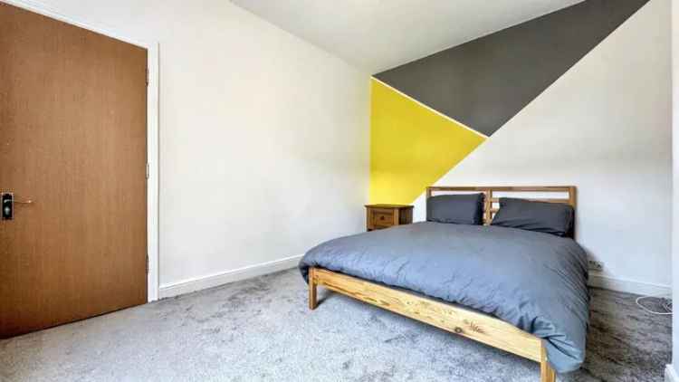 1 Bedroom House Share for Working Professionals