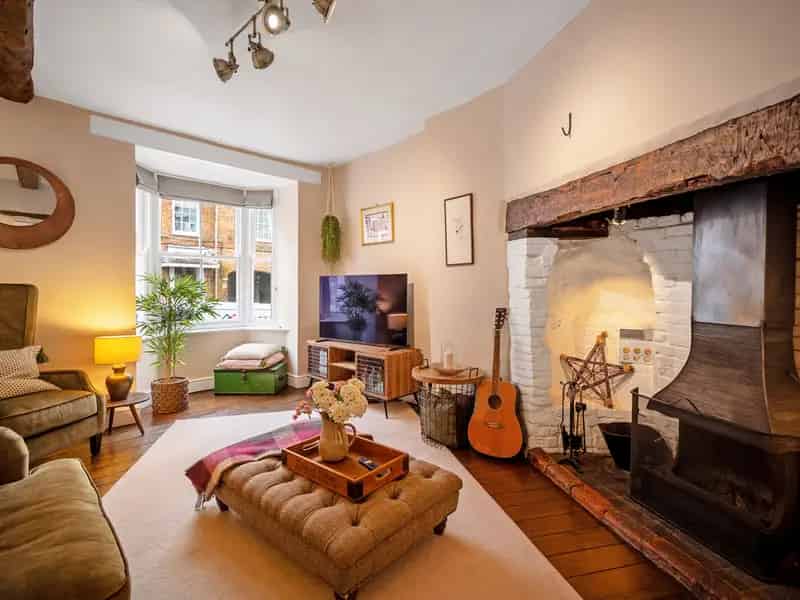 5 Bedroom Grade II Listed House Buckingham Town Centre