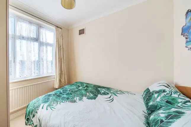 3 Bedroom House to Rent in Edgware HA8 - Short Let