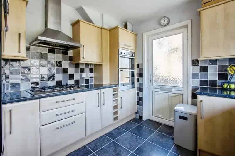 3 Bed Semi-Detached Home with Garden and Garage