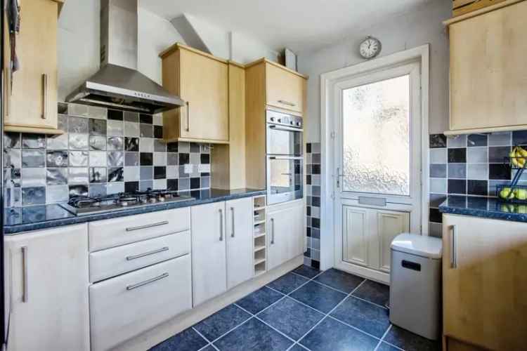 3 Bed Semi-Detached Home with Garden and Garage