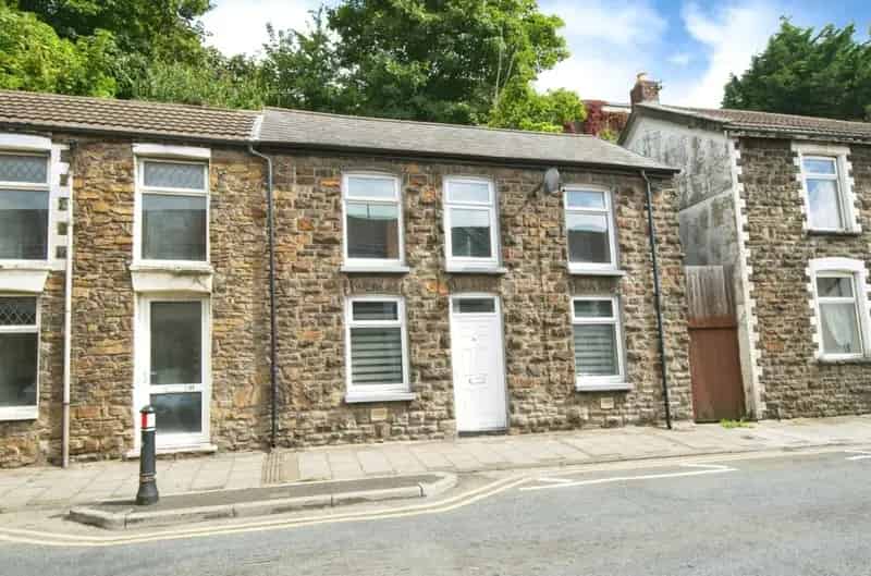 2 Bedroom End Terrace House in Porth
