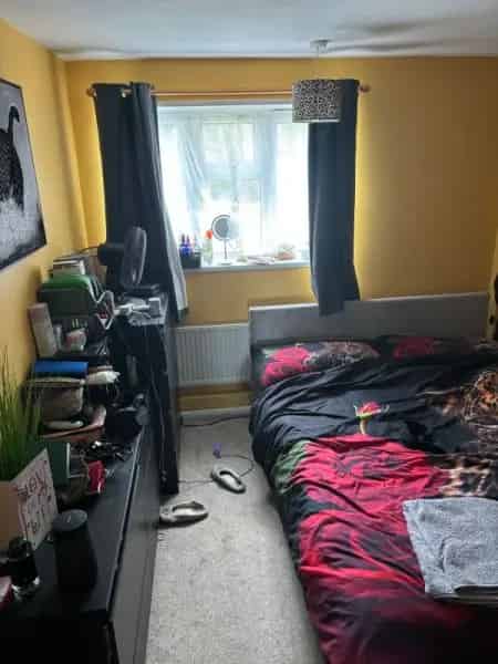 2 Bed Ground Floor Flat with Private Garden