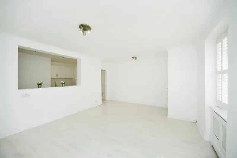 2 Bedroom Seafront Apartment - 6 Month Short Term Let