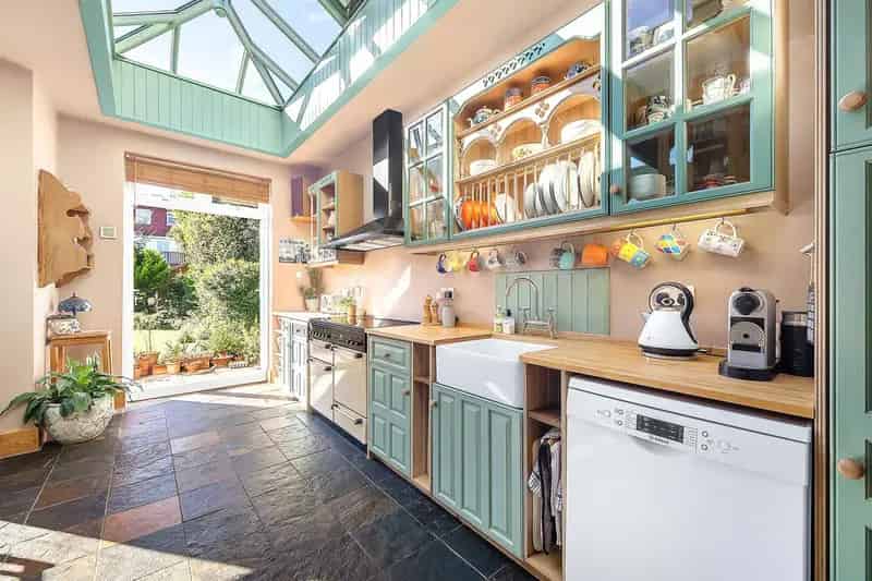 Edwardian Semi-Detached House 4 Bedrooms Near Ealing Common