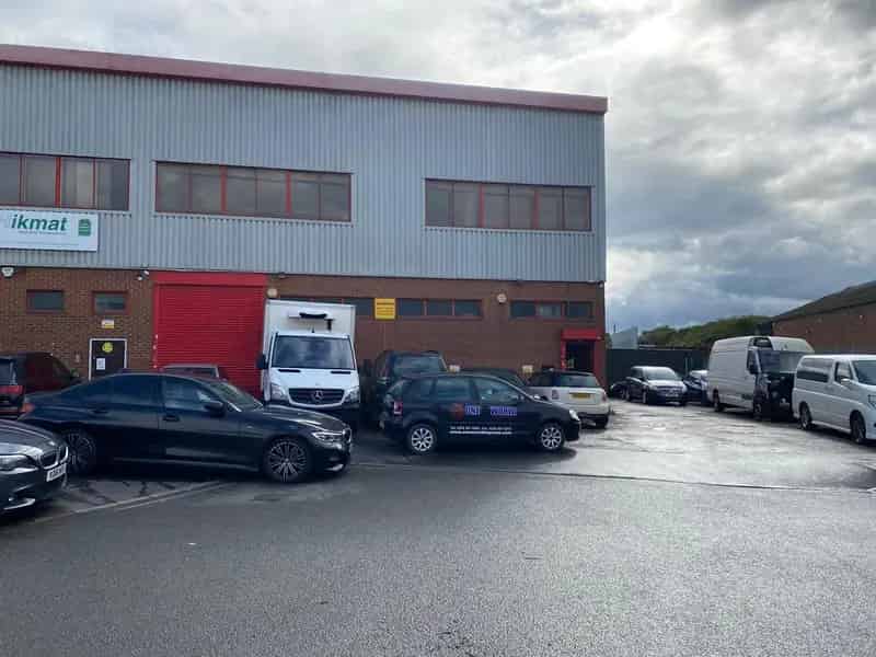 Freehold Warehouse Near Heathrow 3624 sq ft For Sale