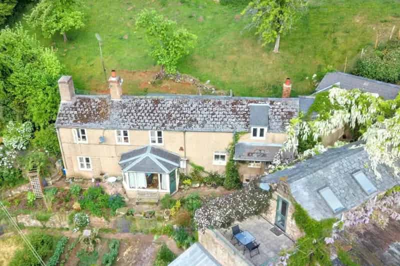 4 bedroom cottage for sale