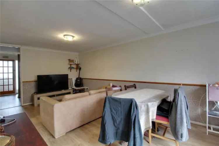 3 Bedroom Terraced House for Sale in Oakridge