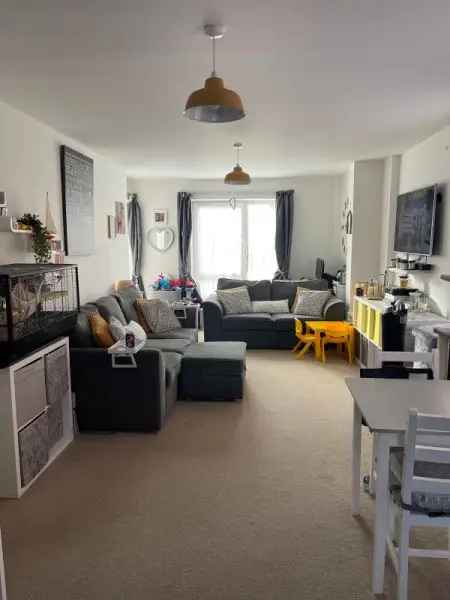 Flat For Rent in Basingstoke and Deane, England