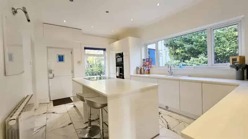 5 Bed Property for Sale