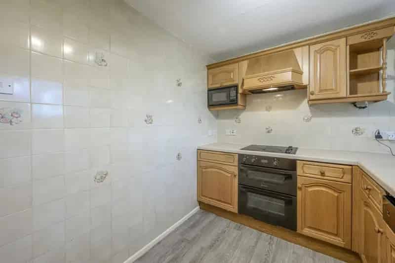 2 bed flat for sale