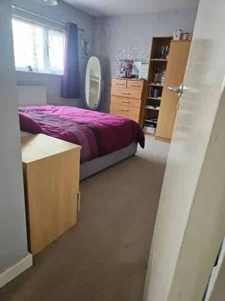 3 Bedroom Terrace House Near Tube Station