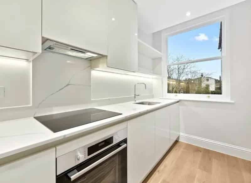 Balham 1 Bedroom Apartment - Share of Freehold