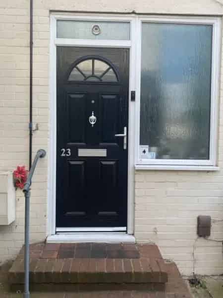3 Bed House with Garden and Big Sitting Room