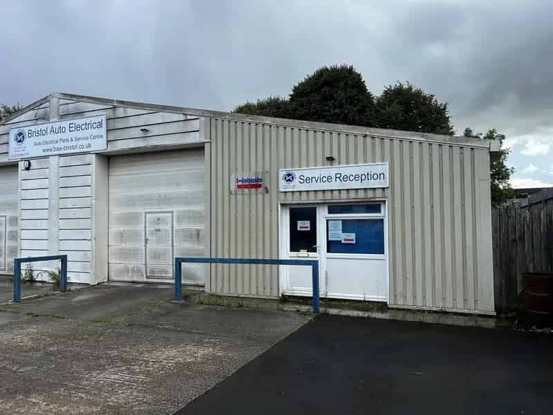 Semi Detached Industrial Unit with Office Space and Parking