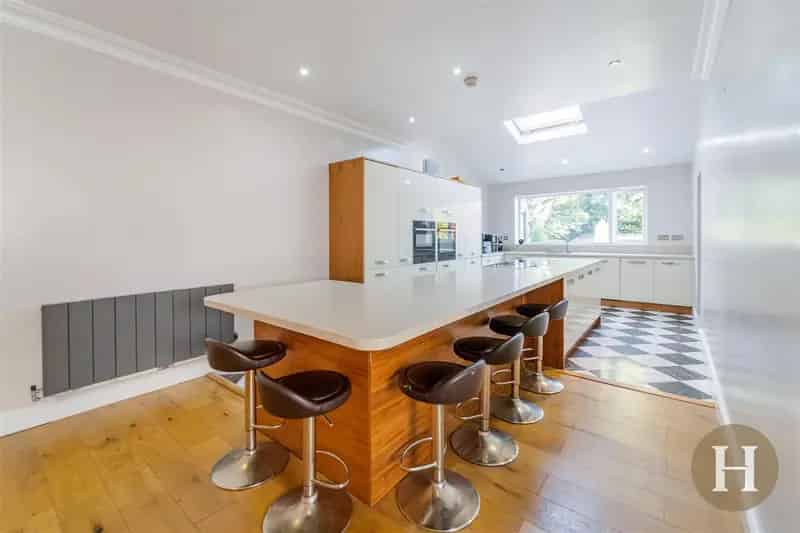 7 Bedroom Semi-Detached House for Rent