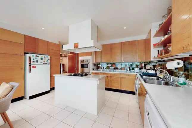 Flat for sale in Avenue Road, St John's Wood, London NW8