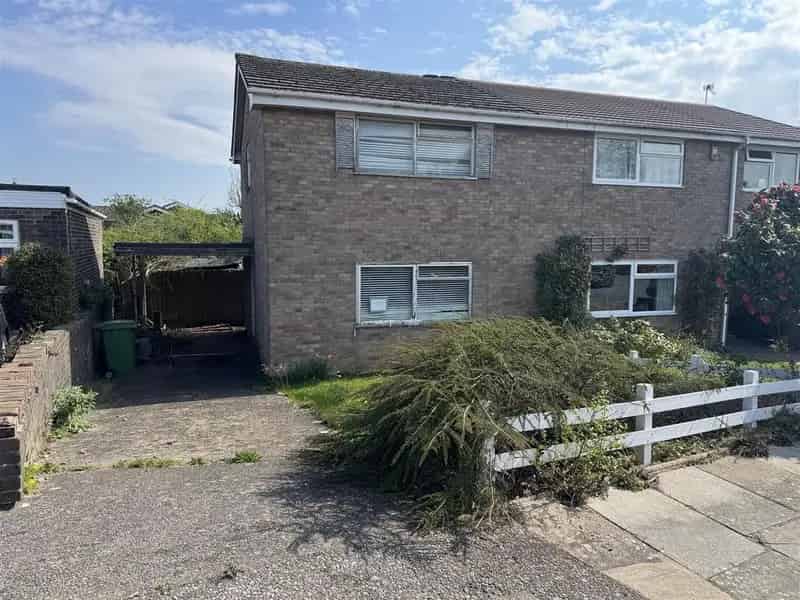 2 bedroom semi-detached house for sale