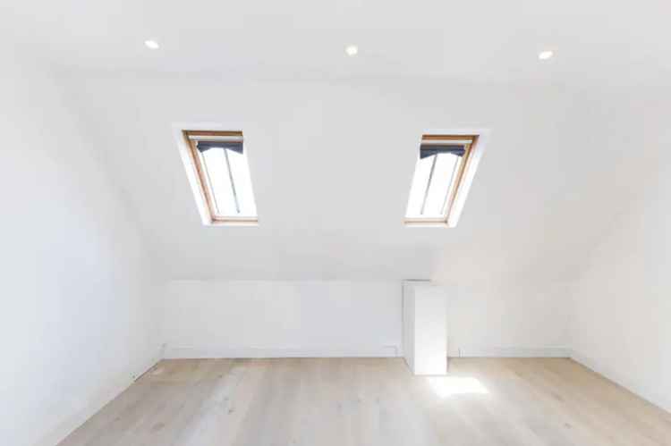 2 Bedroom Mews House for Sale in Royal Crescent Notting Hill