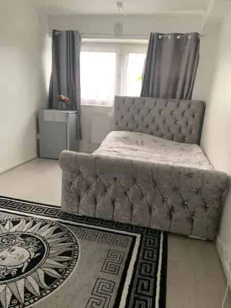 Newly Updated Home Near QE Hospital - Perfect for Growing Families