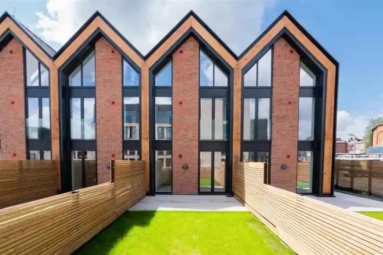 3 Bedroom Townhouses for Sale in Altrincham