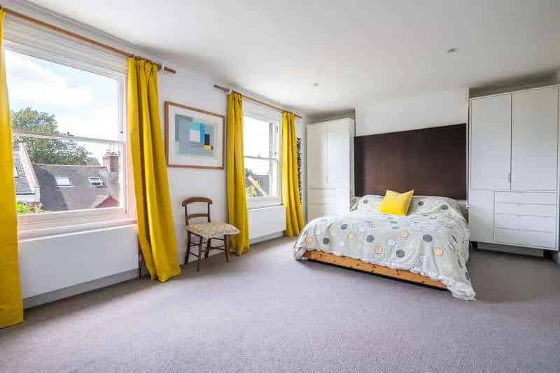 5 bed house for sale