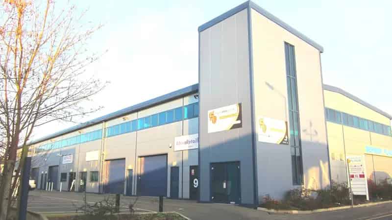 1342 sq ft Modern Office Near M1 J5