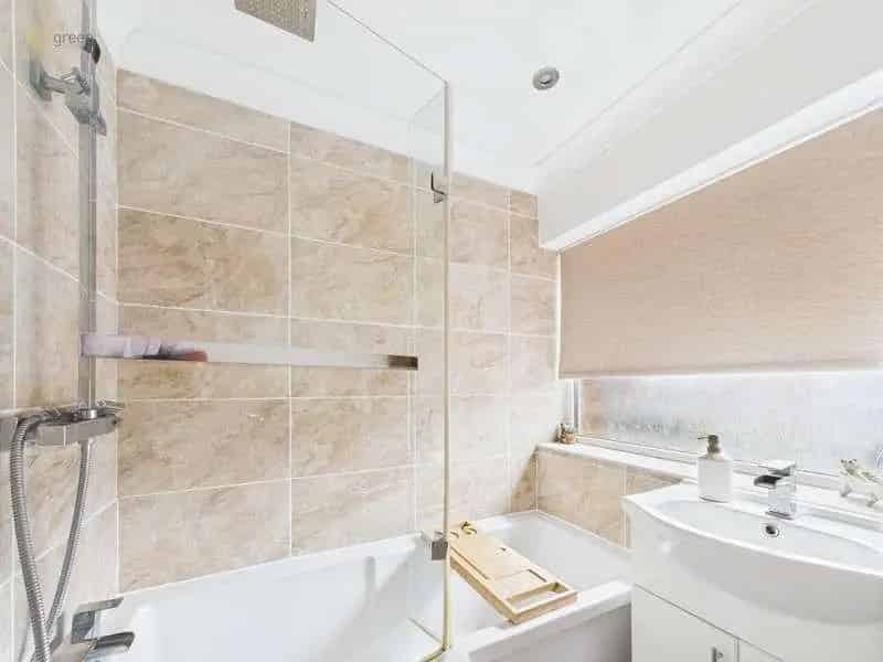 2 Bed House for Sale Near Transport Links and Amenities