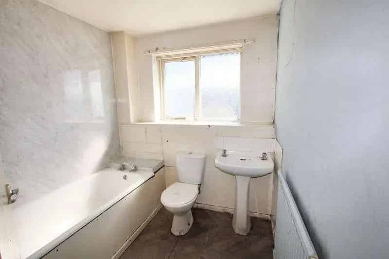 3 Bed Mid Terrace House For Sale Needs Modernisation