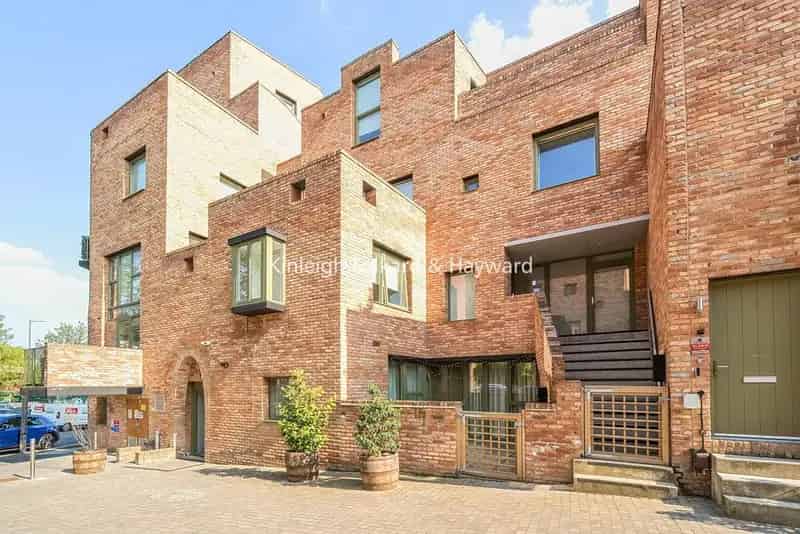 Flat For Sale , London, England