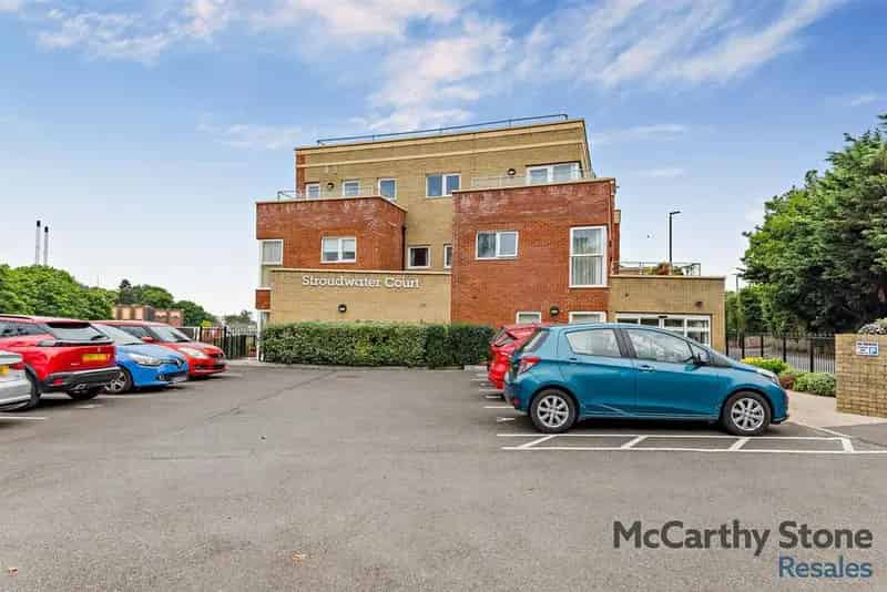 1 Bedroom Retirement Apartment for Sale in Stroud