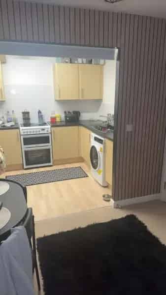 Lovely 1-Bed Flat Near Gatwick Airport