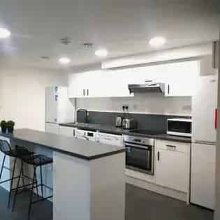 112m² 1-Bedroom Student House Birmingham - Bills Included