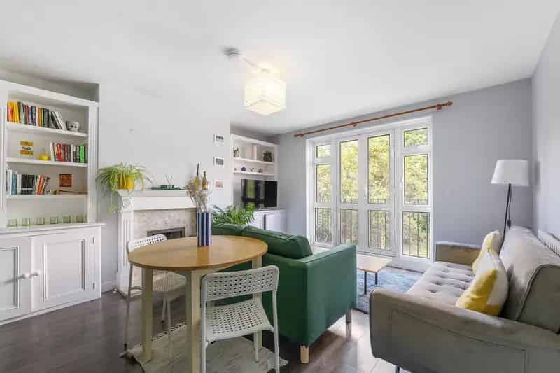 3 Bedroom Apartment for Rent in Brixton Near Trinity Gardens Square