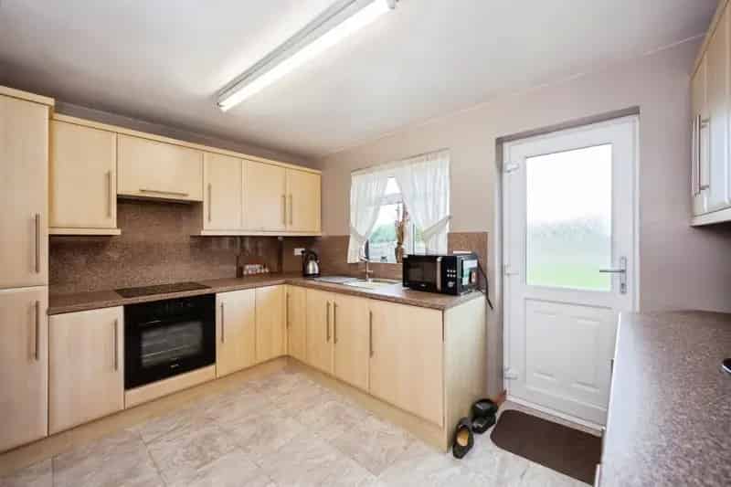 4 Bedroom Detached House Brierley Spacious Family Home Ample Parking