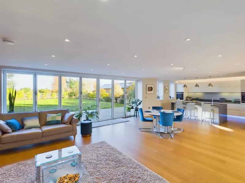 4 Bedroom Barn Conversion Wotton Underwood Aylesbury