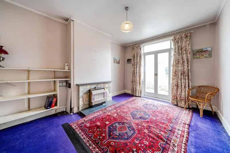 3 Bed Character Terrace House 1253 sq ft Near Transport Links