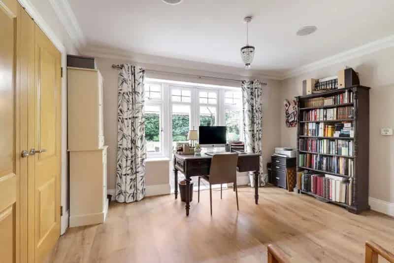 5 Bed House for Sale in Sunningdale - 3013 sq ft