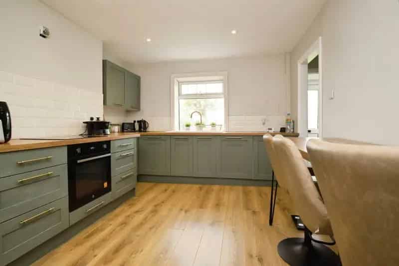 3 Bedroom Cottage Stylish Comfort Character Charm No Onward Chain