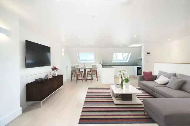 Maisonette to rent in Henniker Mews, Chelsea SW3