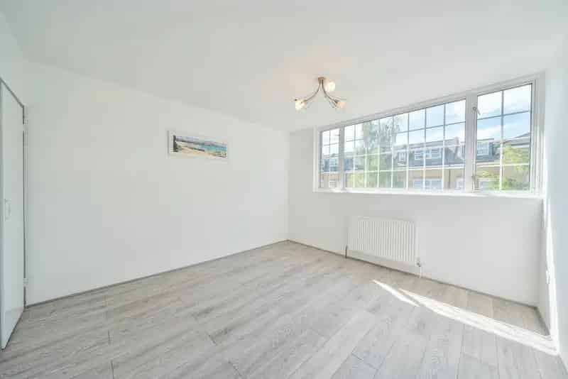 Three Bedroom House Near Southfields Wimbledon Extension Potential