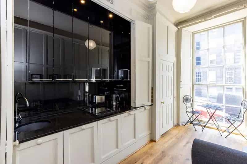 Edinburgh New Town Studio Apartment near St James Quarter